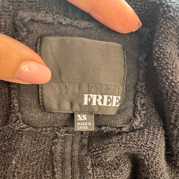 XS Black Aritzia Wilfred Free Black Cocoon Rousseau Cozy Fall Sweater - Picture 5 of 6